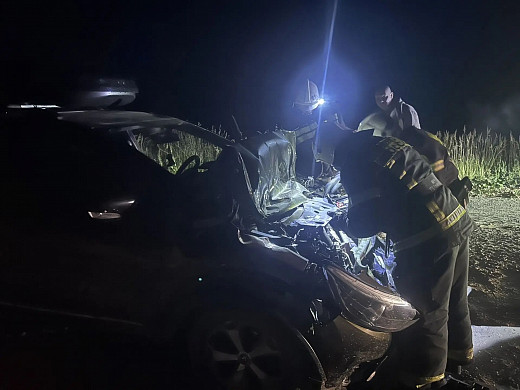 В Заволжском районе «Рено» врезалось в стоящую на обочине «Газель»